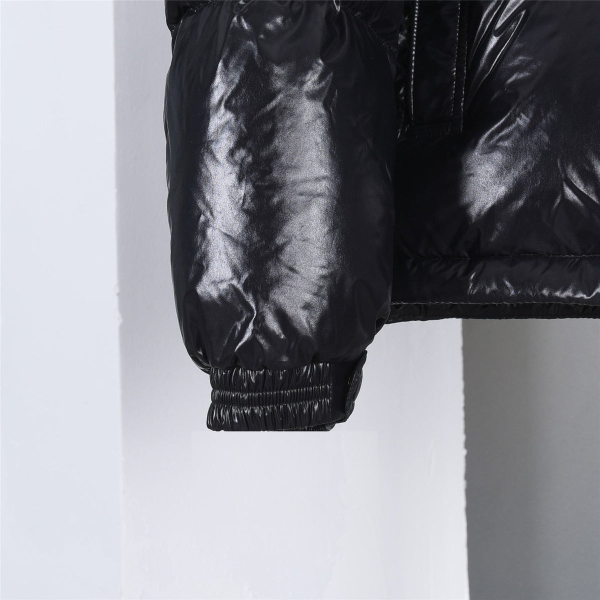 Moncler Montbeliard men’s black hooded short down puffer jacket