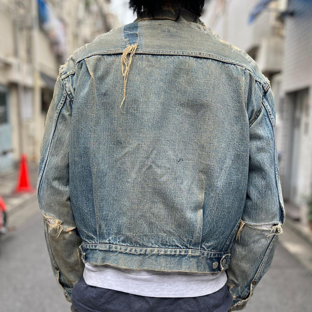 Saint Mxxxxxx BerBerJin men’s light blue distressed denim trucker jacket