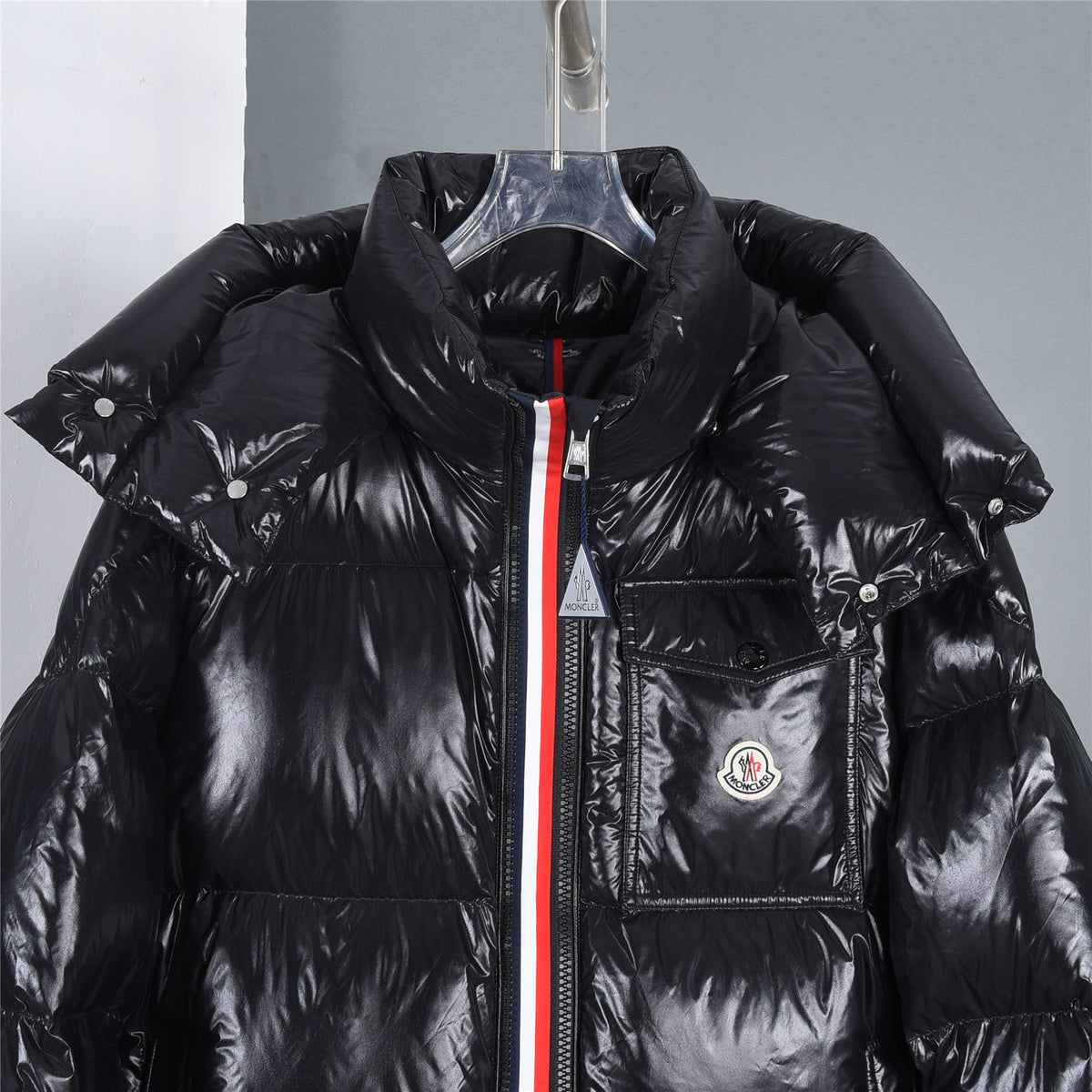 Moncler Montbeliard men’s black hooded short down puffer jacket