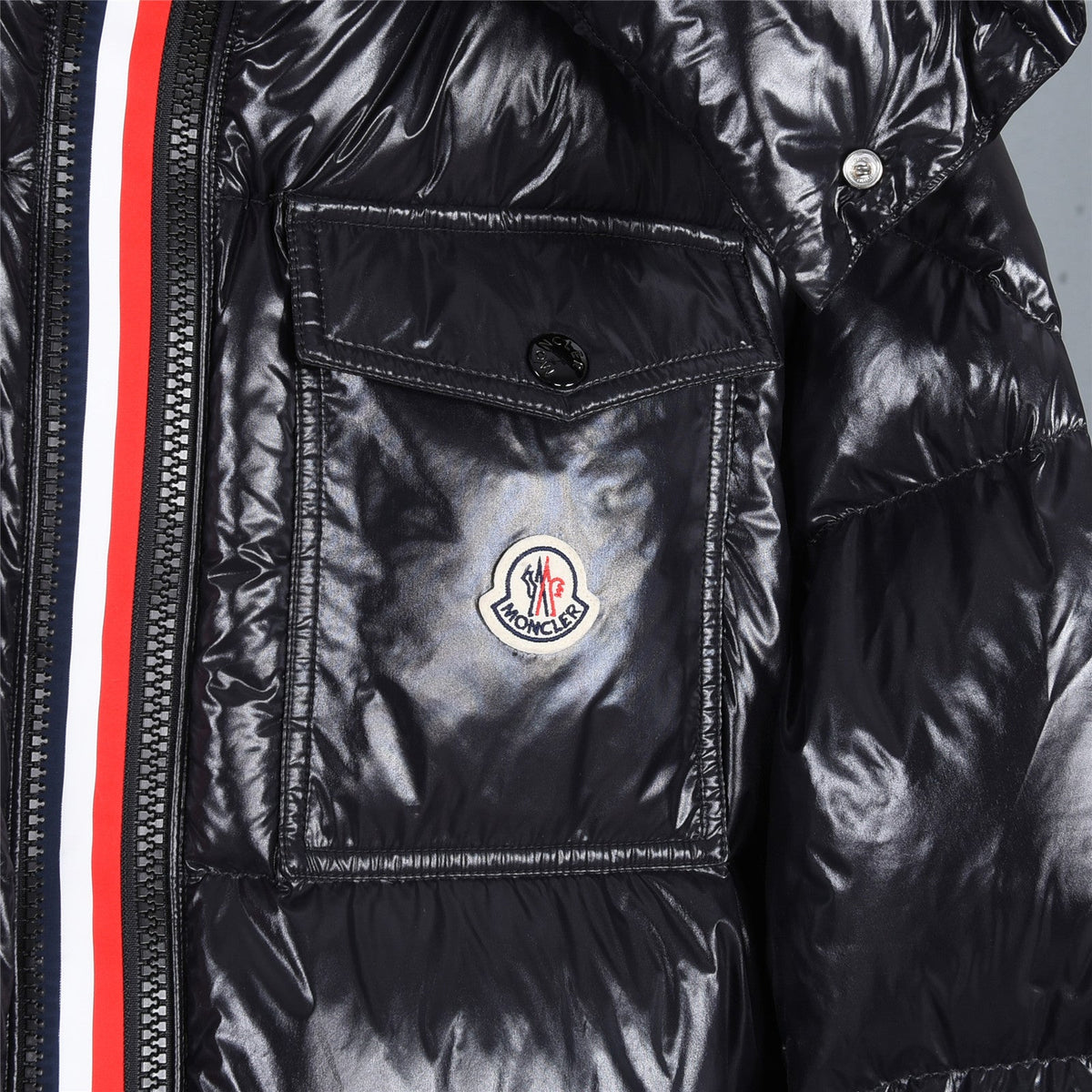 Moncler Montbeliard men’s black hooded short down puffer jacket